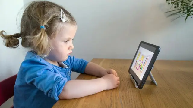 التثقيف حول مخاطر المعلومات المضللة وكيفية اكتشافها يبدأ في سن مبكرة في إستونيا من خلال الرسوم الكرتونية التي تهدف إلى زيادة وعي الأطفال