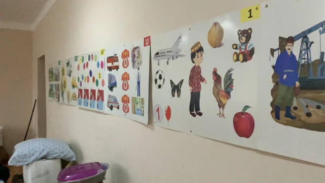 məktəb otağının divarı