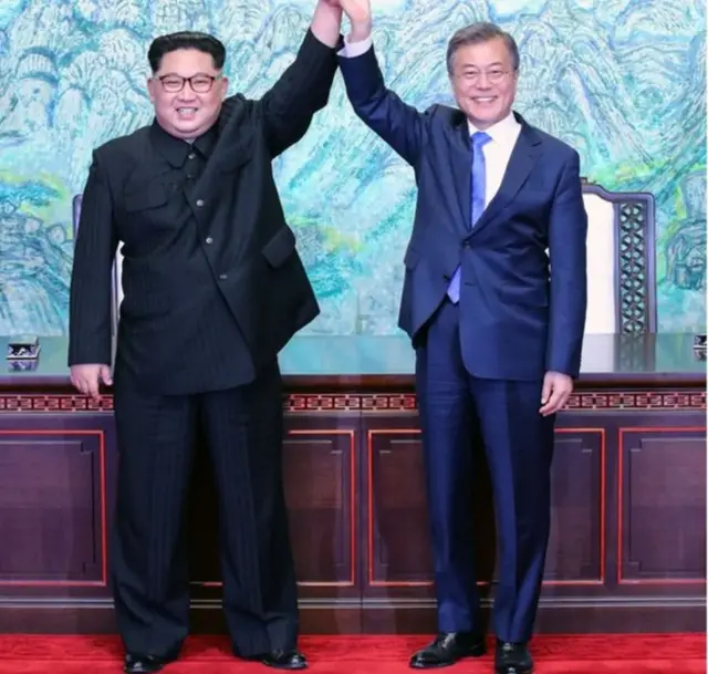 મૂન જે-ઇન સાથે કિમ જોંગ-ઉન