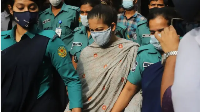 ইভ্যালির কর্ণধার মোহাম্মদ রাসেলের স্ত্রী শামিমা নাসরিনকেও পুলিশ গ্রেফতার করে সেপ্টেম্বর মাসে। ২১/০৯/২০২১