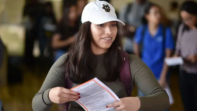 இளைஞர்கள் ஆதரிக்கிறார்களா?