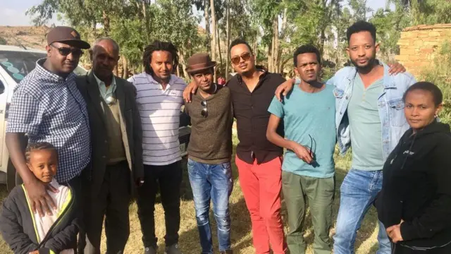 ዳዊት ሽላን ምስ ስድርኡ: መሓዙቱን ፈተውቱን