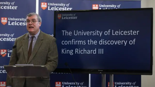 Ричард Бакли на пресс-конференции