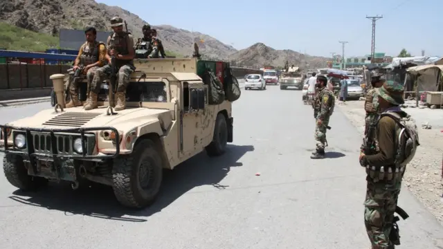 আফগানিস্তানের নাঙ্গারহারে তালেবানের সঙ্গে যুদ্ধরত আফগান সেনা