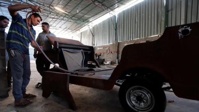 تصنيع سيارة