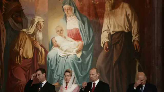 Дмитрий Медведев, Светлана Медведева, Владимир Путин, Юрий Лужков в сторонке