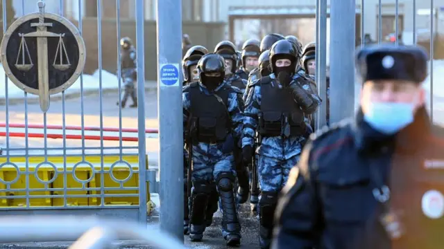 силовики у Мосгорсуда в день приговора Навальному