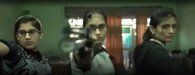 نښان ویشتونکې انا دغو نجونو ته نښه ویشتل ورزدکوي چې د ډېرو نجونو لپاره یو الهام ګرځېدلې ده.