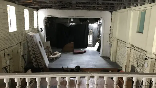 Tbilisi, Azərbaycan teatrı, Varlam Nikoladze, korrupsiya, qohumbazlıq