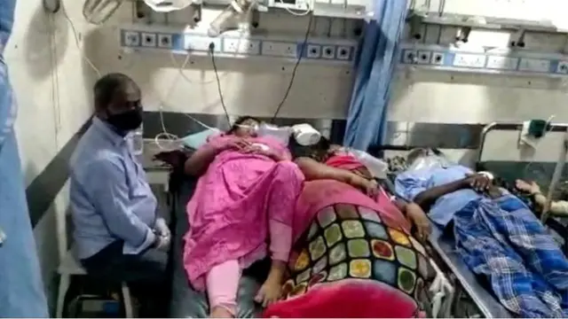 মুম্বাইয়ের স্বাস্থ্য অবকাঠামো ব্যবস্থা ভেঙ্গে পড়ার উপক্রম হয়েছে বলে মনে করছেন অনেকে।