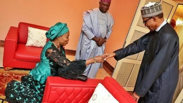 Iyawo Ambode n kunlẹ ki Buhari