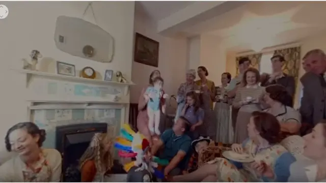 치매환자들을 위해 1953년 6월 있었던 영국 엘리자베스 2세 여왕의 대관식을 재현한 VR