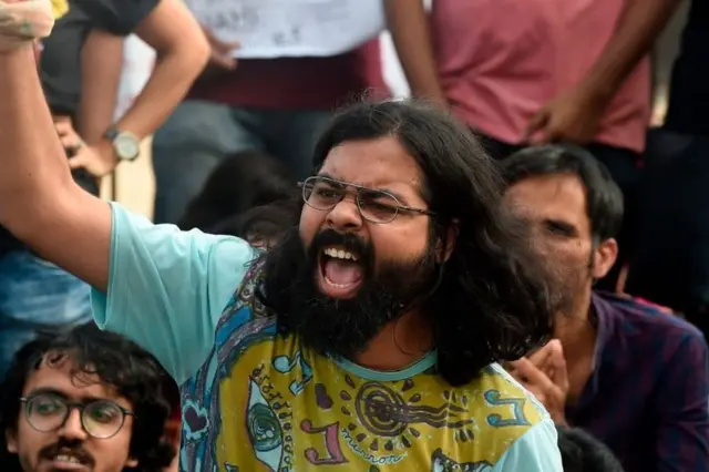 জেএনইউ-তে হামলার বিরুদ্ধে বিক্ষোভ চলছে ভারতের বিভিন্ন শিক্ষা প্রতিষ্ঠানে