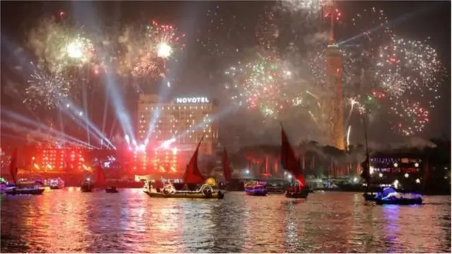 Fireworks reflect for di Nile for Cairo, Egypt