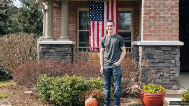 Dans une étude de Penn State, on a montré aux responsables de recrutement cette photo d'"Ethan" dans un contexte à la fois politique et apolitique, puis on leur a demandé d'évaluer le candidat