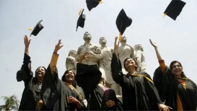 ঢাকা বিশ্ববিদ্যালয়ের শিক্ষার্থীদের উল্লাস