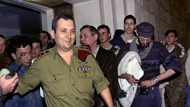 وضع باراك خطة عملية "ربيع الشباب"