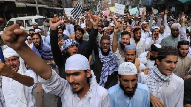 ملک بھر میں