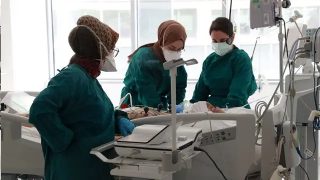 ارتفعت معدلات الإصابة هذا الشهر وتم الإبلاغ عن أكثر من 300 حالة وفاة يوميا