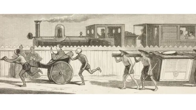 পালকির বিকল্প হিসেবে হাতে টানা রিকশা আসে বলে মনে করা হয়।