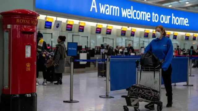 Женщина в лондонском аэропорту