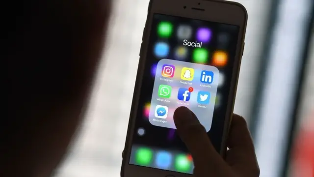 redes sociales en el celular