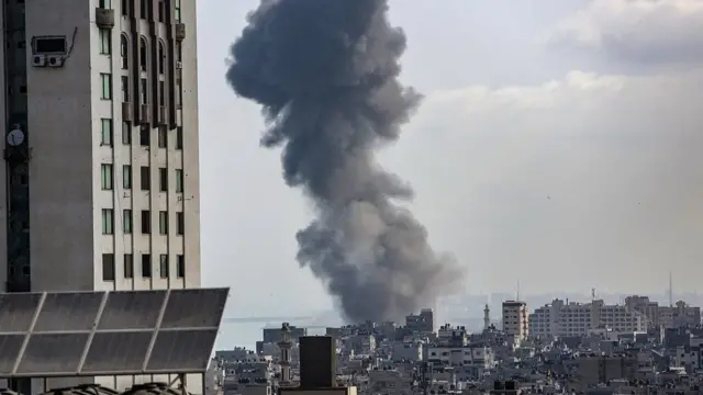Air strikes are continuing in Gaza