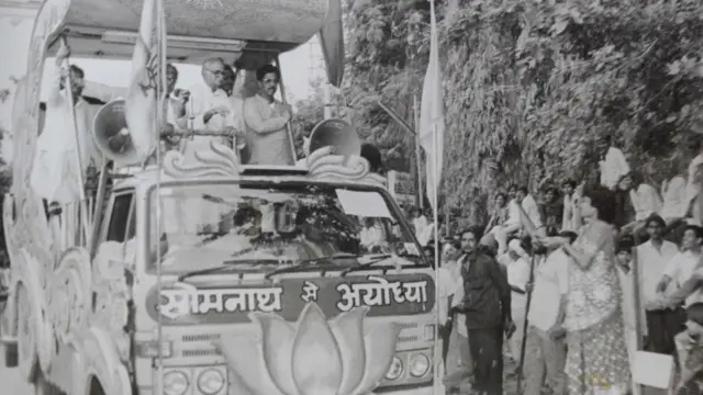 అడ్వాణీ నిర్వహించిన రథ యాత్రలో సమన్వయకర్తగా నరేంద్ర మోదీ పనిచేశారు