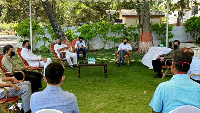 उद्धव ठाकरे आणि सरकारची बैठक