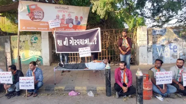 પોરબંદરમાં કૉંગ્રેસ દ્વારા ગૌરવયાત્રાનો વિરોધ