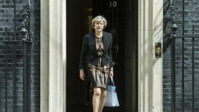 保守黨領袖的特里莎·梅成為英國第二個女首相，在脫歐公投後的政治的動蕩期主掌政府。