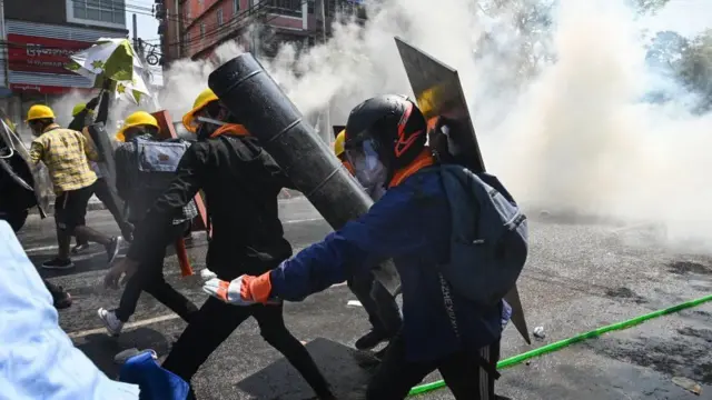 متظاهرون في ميانمار