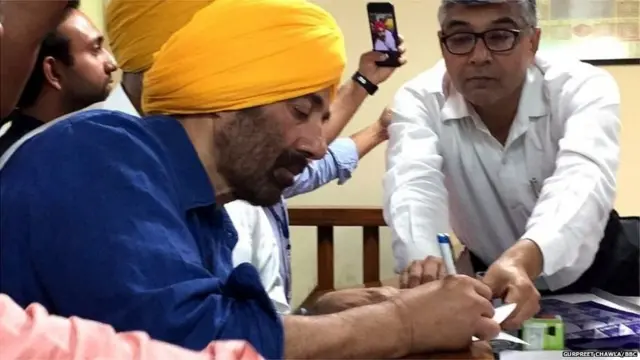 ਪੰਜਾਬ ਦੇ ਗੁਰਦਾਸਪੁਰ ਤੋਂ ਲੋਕ ਸਭਾ ਮੈਂਬਰ ਸੰਨੀ ਦਿਓਲ