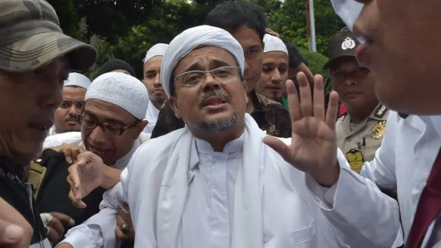 Riziek Shihab di kantor polisi Jakarta pada Januari lalu.