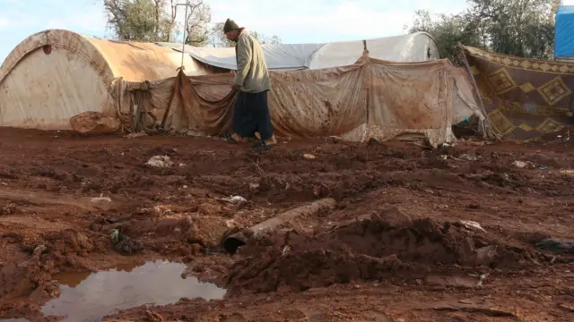 敘利亞伊德利卜某難民營地的髒亂情景（5/11/2017）