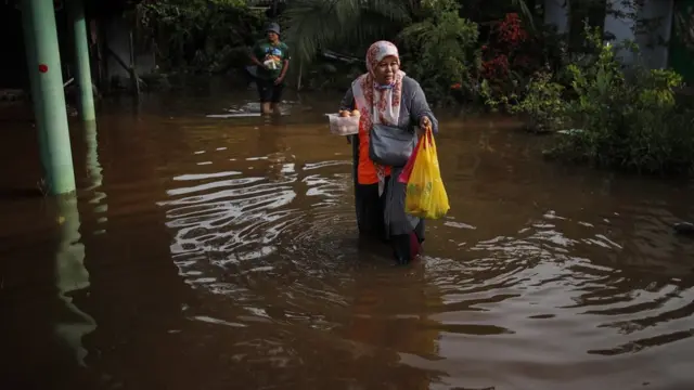 Pemilu Malaysia diadakan pada musim hujan.