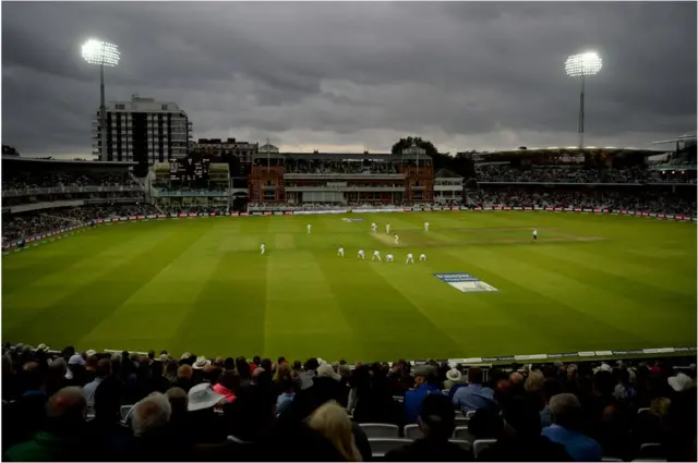 ఇంగ్లండ్, వెస్టిండీస్ క్రికెట్ జట్ల మధ్య 2017 సెప్టెంబర్ 7వ తేదీన జరిగిన డే అండ్ నైట్ టెస్ట్ మ్యాచ్