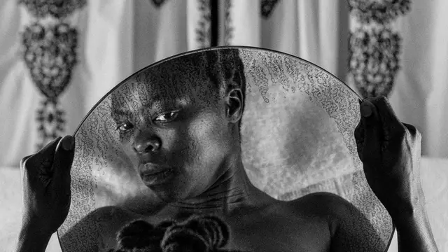 عمل فني للفنانة زانيل موهولي حول "هوية المثليين السود"