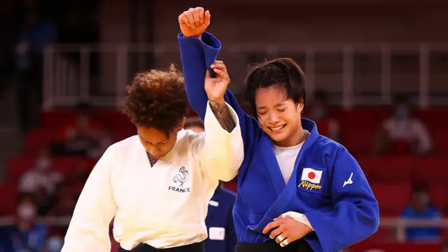 फ्रान्सकी अमान्दिन बुचार्डलाई हराएकी हुन्। विगत चार वर्षमा बुचार्डलाई हराउने उटा एक्ली खेलाडी हुन्।