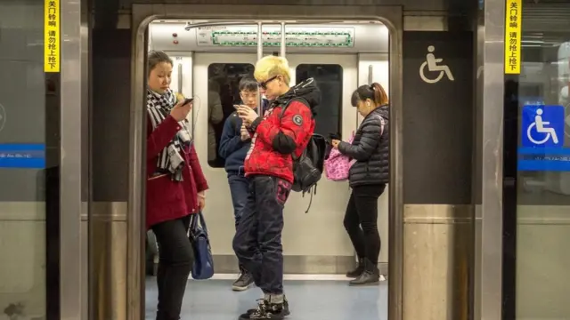 كيف تؤثر الأجهرة الإلكترونية على أدمغتنا؟