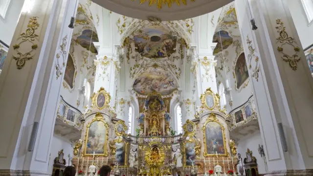 Внутренний вид церкви Андекского монастыря