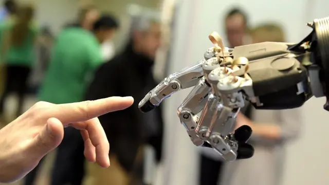 வேலையிழப்பால் தடுமாறும் ஐ.டி. துறை: தவிக்கும் இளைஞர்களுக்கு மாற்று வழி என்ன?