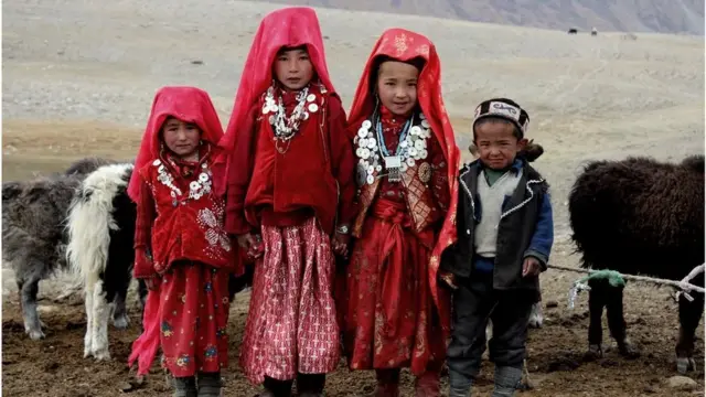 Афганистандагы кыргыздардын турмушу оор, тамак-ашы начар, медициналык тейлөө жок, ошол себептүү өлүм-житим көбөйүп, саны азайып кетип баратат.