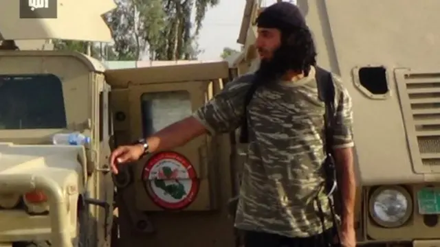 صورة أرشيفية للجهادي البريطاني محمد إموازي المعروف باسم "جهادي جون"