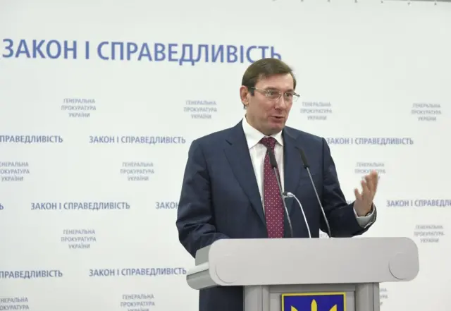 За словами генпрокурора, правоохорорнці під час затримання учасників блокади вилучали у них зброю законно