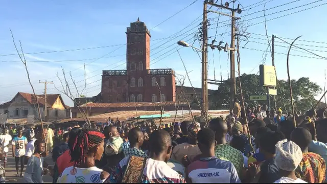 Awọn ero to wa lẹyin egungun pẹlu atori lọwọ