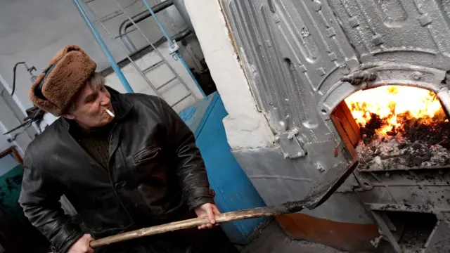 Работа кочегара - тяжелый труд