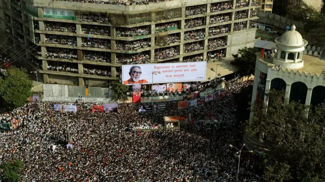 ठाकरे का अंतिम संस्कार