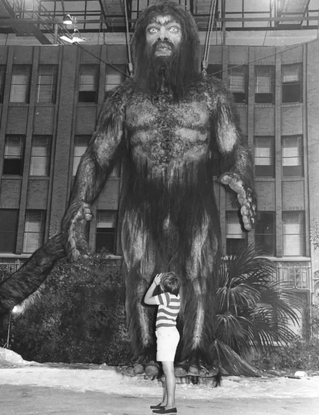 1977 में फ़िल्म "येती" की शूटिंग के लिए हिममानव का बनाया गया एक विशालकाय मॉडल