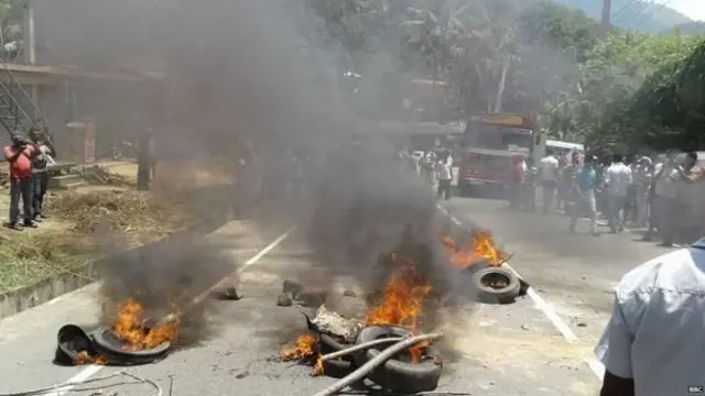 සමාජ මාධ්‍ය ජාල තහනම පනවනු ලැබුවේ මහනුවර පැතිර ගිය ප්‍රචණ්ඩ ක්‍රියාවලින් අනතුරුවය